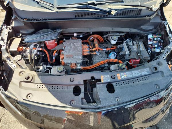 2023 CHEVROLET BOLT EUV LT — Engine bay