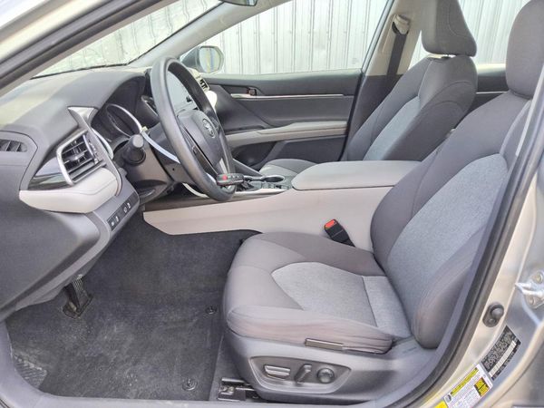 2022 TOYOTA CAMRY LE — DENT