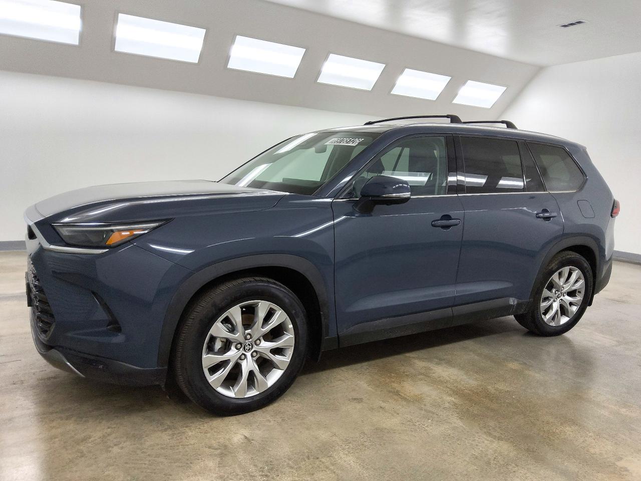 2025 TOYOTA GRAND HIGHLANDER — Front 3/4