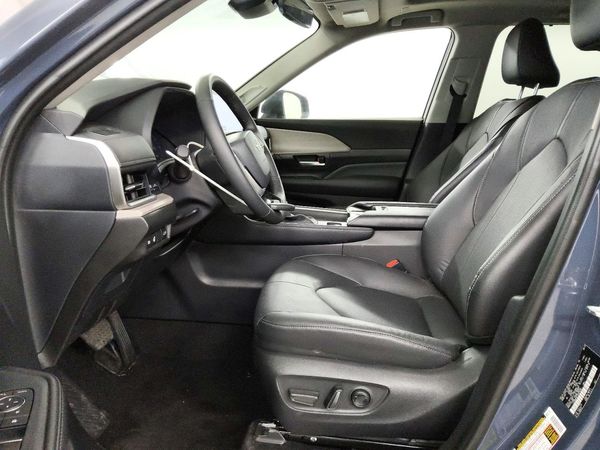 2025 TOYOTA GRAND HIGHLANDER — DENT