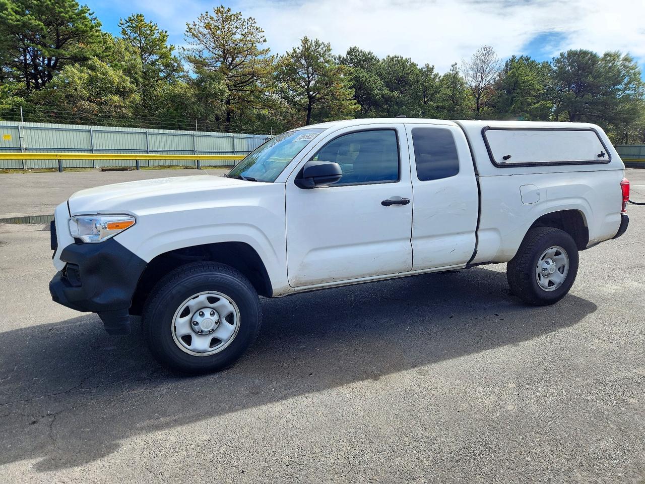 2022 TOYOTA TACOMA SR5 — Front 3/4