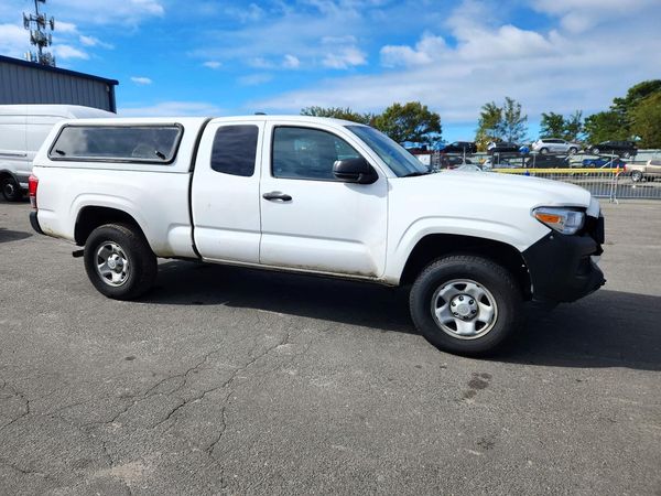 2022 TOYOTA TACOMA SR5 — Passenger 3/4