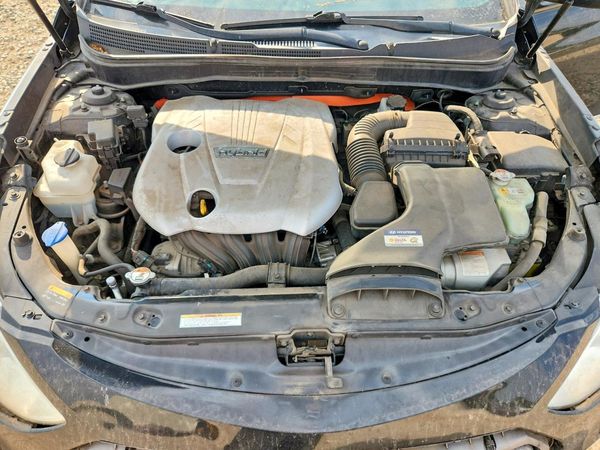 2013 HYUNDAI SONATA Hybrid / Hybrid Limited — Engine bay