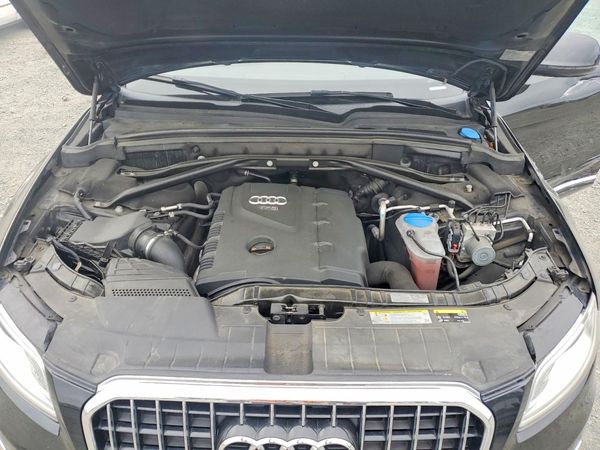 2013 AUDI Q5 Premium Plus — Engine bay