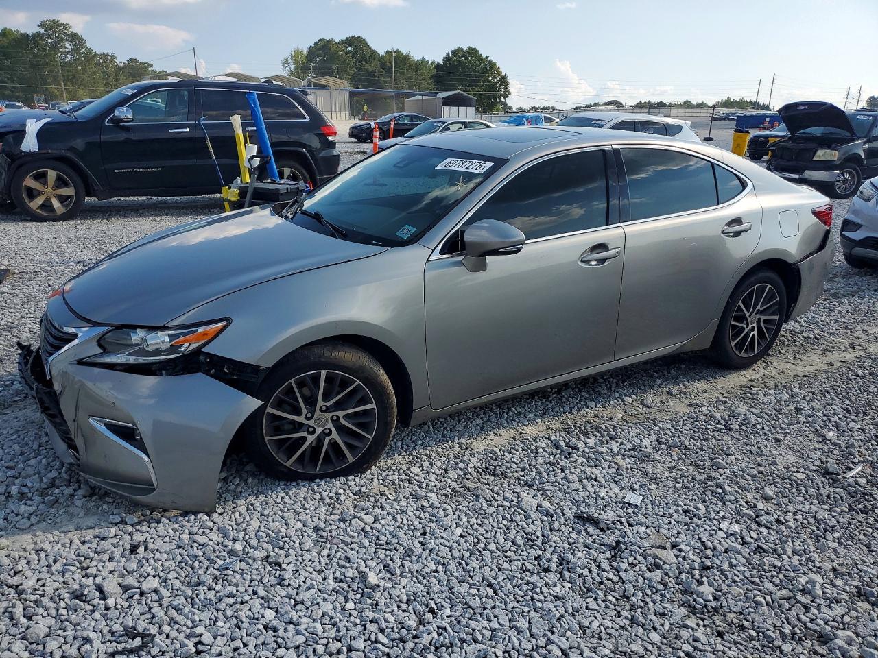 2016 LEXUS ES350 350 — Front 3/4