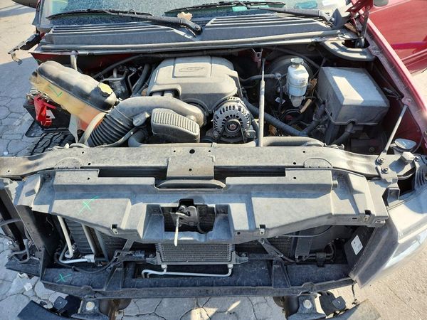 2013 CHEVROLET TAHOE LT — Engine bay