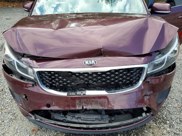 2016 KIA SEDONA LX - Middle-low — Engine bay