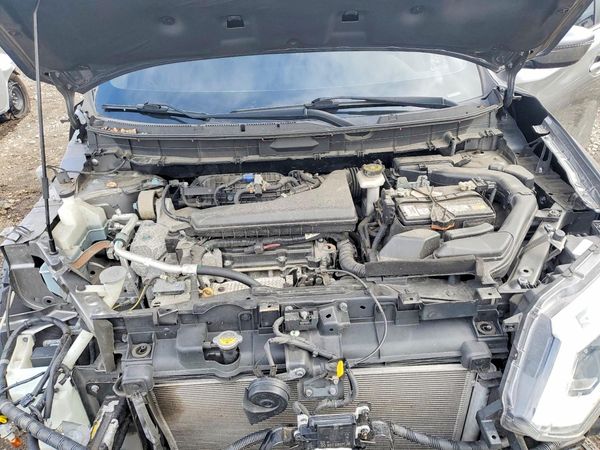 2020 NISSAN ROGUE — Engine bay