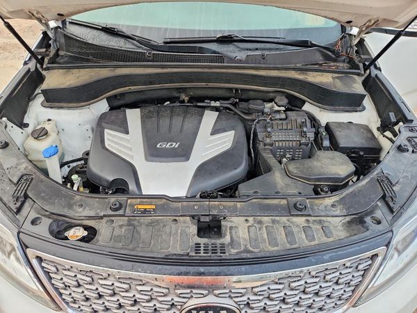 2014 KIA SORENTO SX — Engine bay