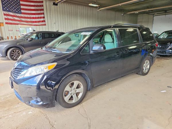 2015 TOYOTA SIENNA — DSFA — Front 3/4