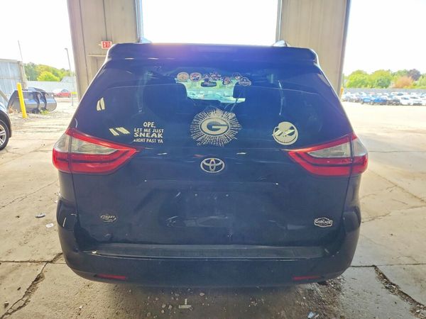 2015 TOYOTA SIENNA — DIRR