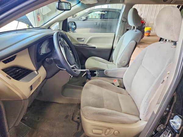 2015 TOYOTA SIENNA — DENT