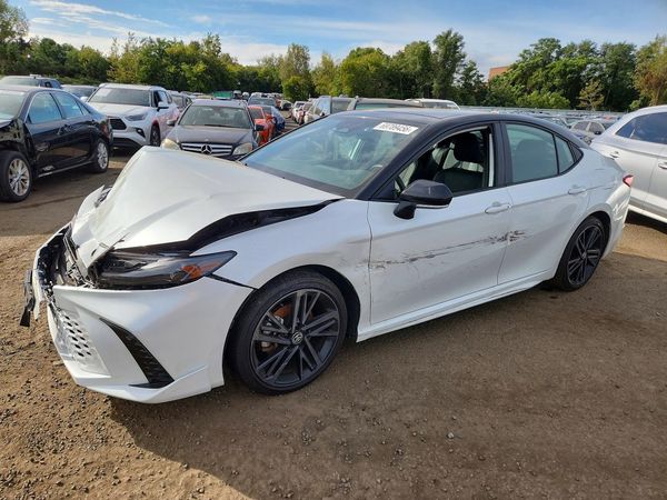2025 TOYOTA CAMRY — Front 3/4