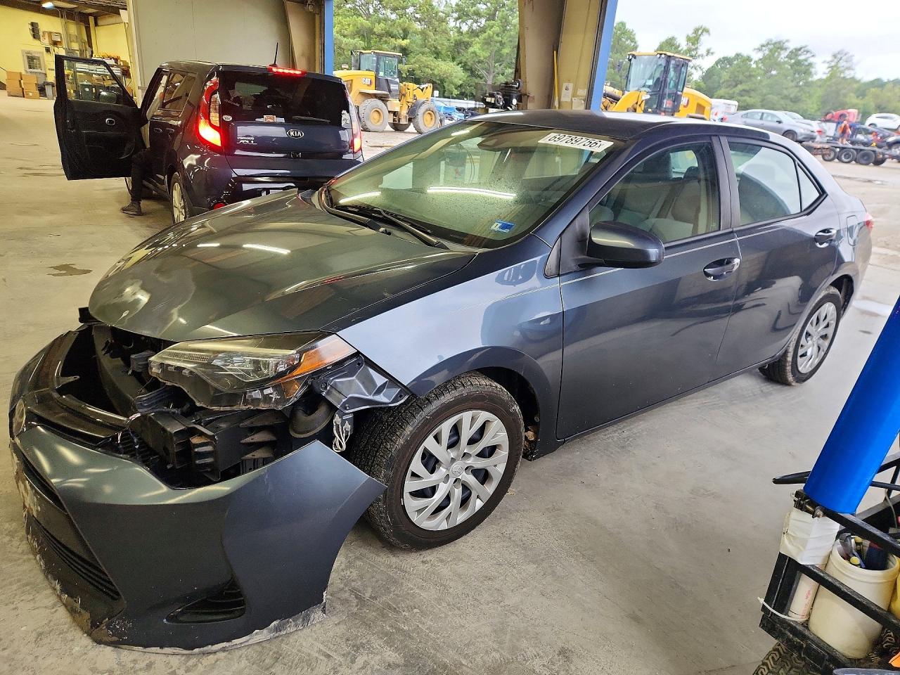 2018 TOYOTA COROLLA L/LE/SE/XLE/XSE — Front 3/4