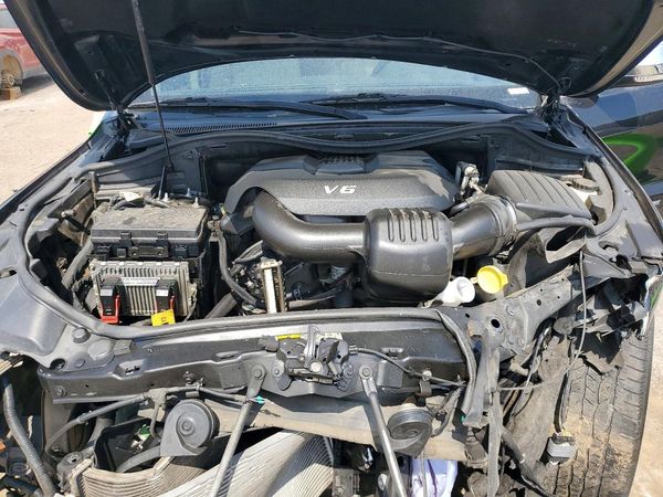 2014 JEEP CHEROKEE Limited — Engine bay