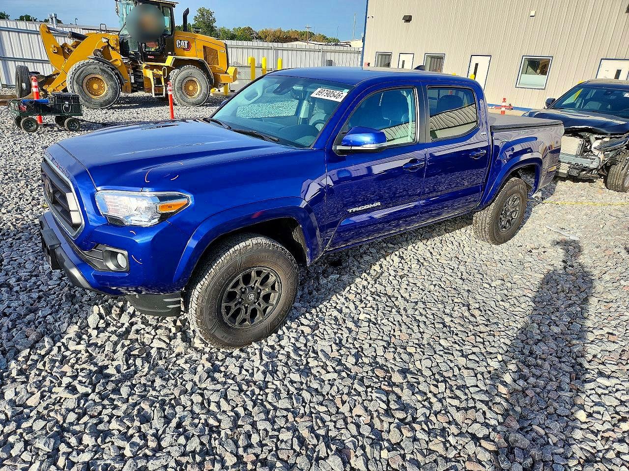 2022 TOYOTA TACOMA SR5 — Front 3/4