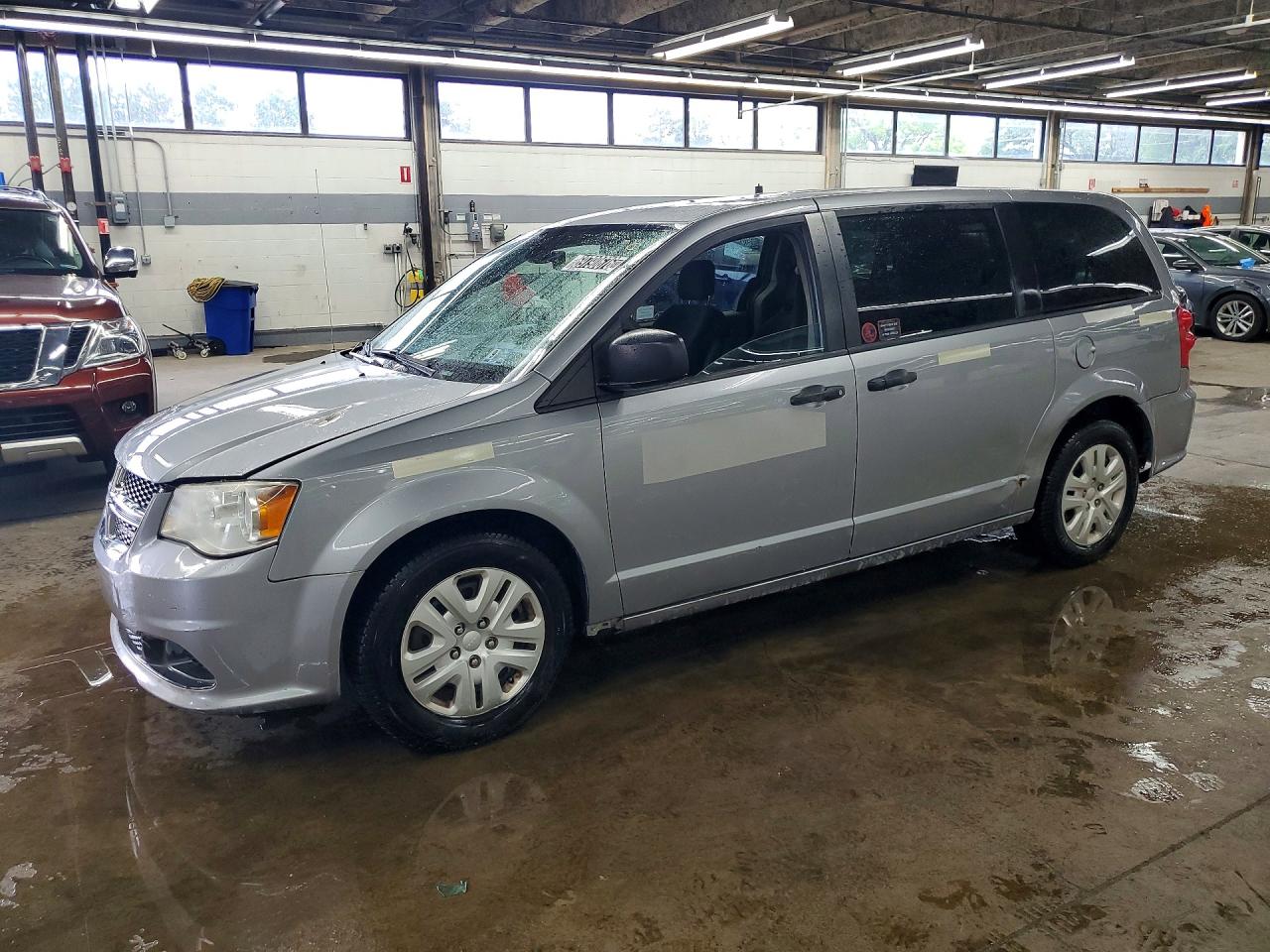 2019 DODGE GRAND CARAVAN SE — Front 3/4