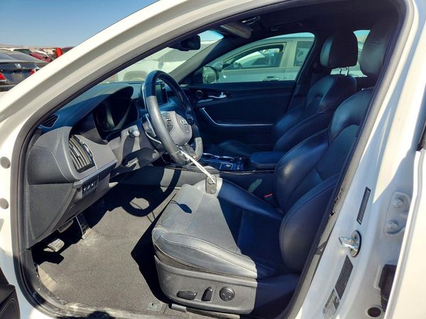 2020 KIA STINGER Base — DENT