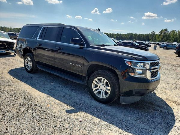 2019 CHEVROLET SUBURBAN LT — Passenger 3/4