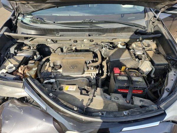 2017 TOYOTA RAV4 LE — Engine bay