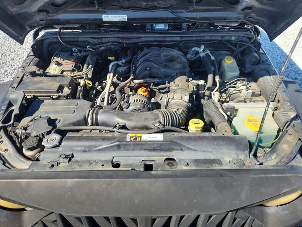 2016 JEEP WRANGLER UNLIMITED — Engine bay