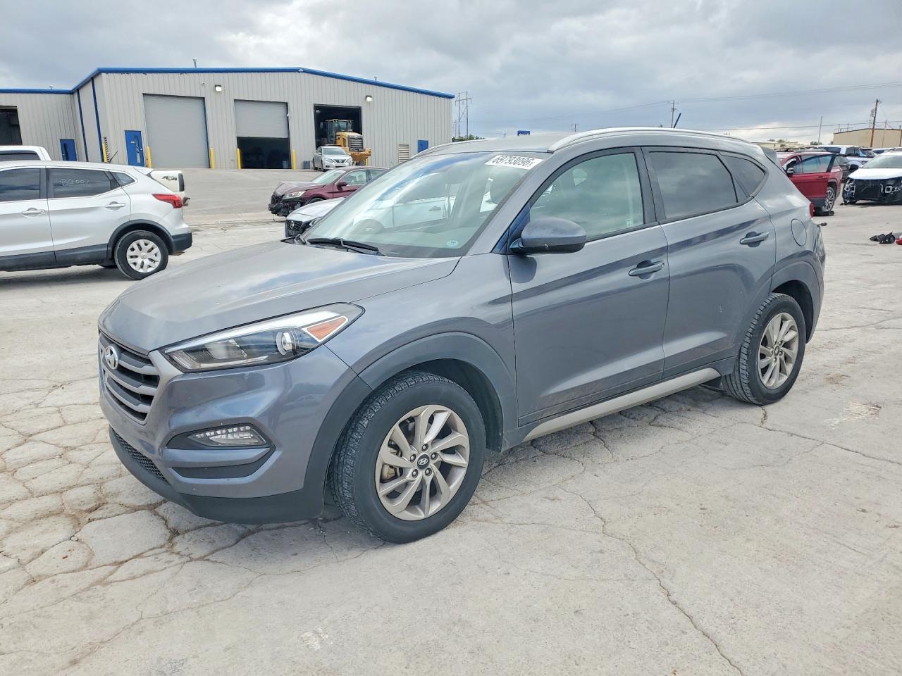 2017 HYUNDAI TUCSON — Front 3/4