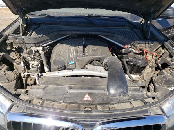 2015 BMW X5 xDrive35i — Engine bay