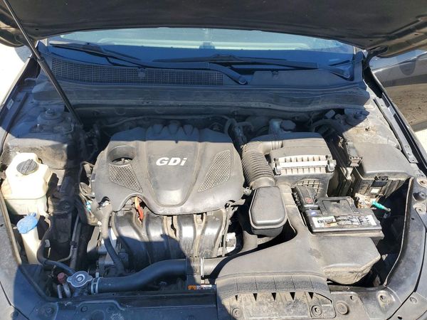 2014 KIA OPTIMA 2.4 LX STD/Conv — Engine bay