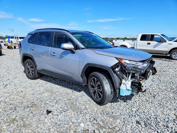 2024 TOYOTA RAV4 XLE Premium — Passenger 3/4