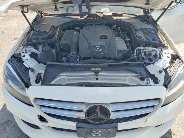 2016 MERCEDES-BENZ C-CLASS C300-4M — Engine bay