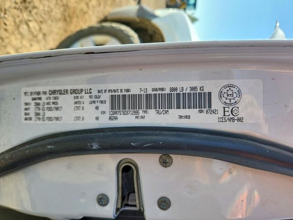 2013 RAM 1500 ST — VINS