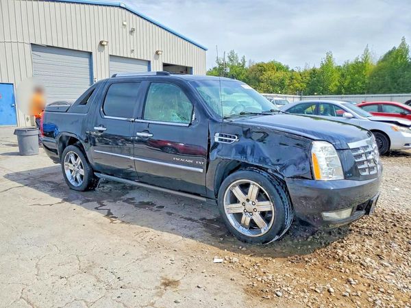 2012 CADILLAC ESCALADE EXT Premium — Passenger 3/4