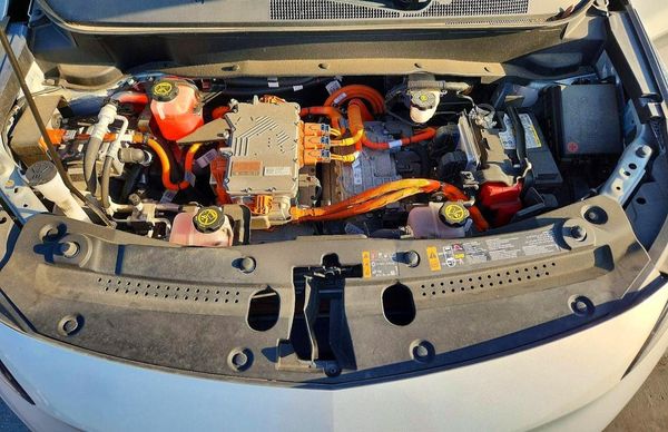 2023 CHEVROLET BOLT LT — Engine bay