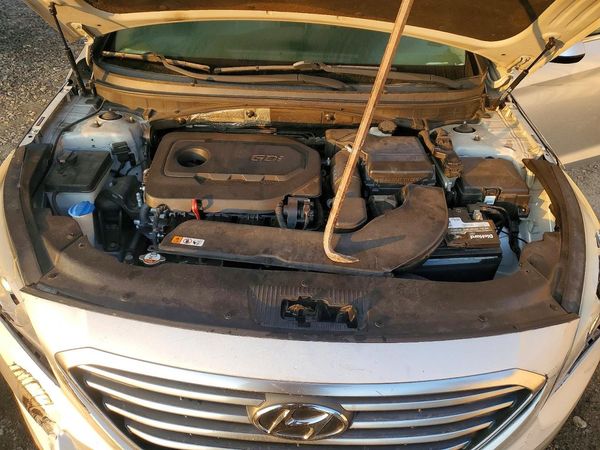 2016 HYUNDAI SONATA — Engine bay