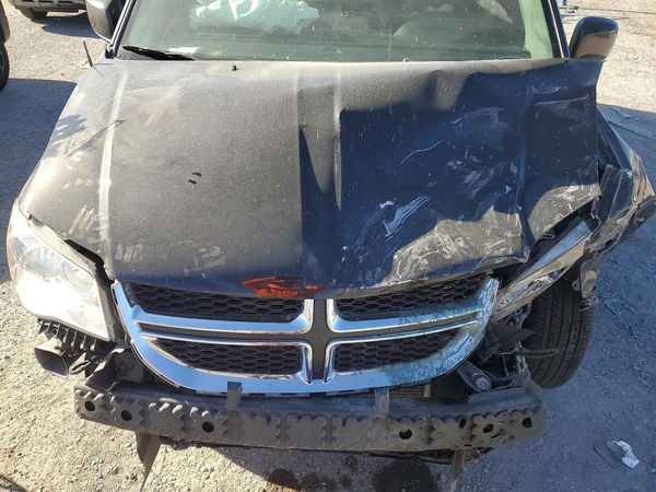 2016 DODGE CARAVAN SXT — Engine bay