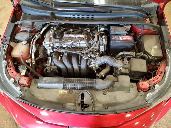 2020 TOYOTA COROLLA LE — Engine bay