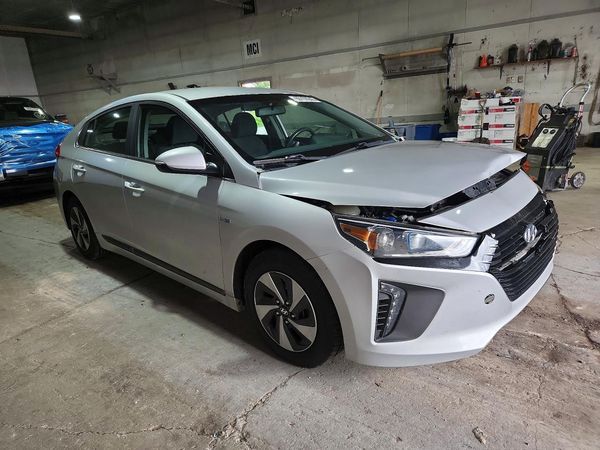 2018 HYUNDAI IONIQ SEL, SEL w/Tech (HEV) — Passenger 3/4