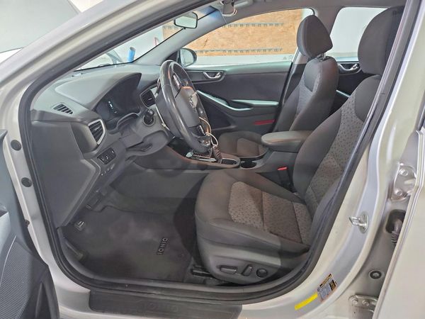 2018 HYUNDAI IONIQ SEL, SEL w/Tech (HEV) — DENT