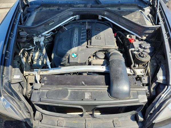 2013 BMW X5 xDrive35i — Engine bay