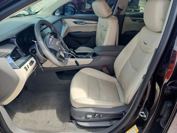2020 CADILLAC XT5 Premium Luxury — DENT