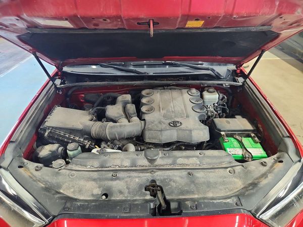 2015 TOYOTA 4RUNNER Base Grade — Engine bay