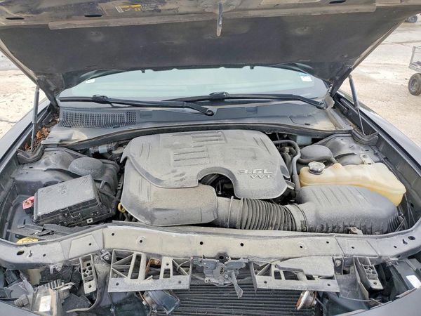 2019 DODGE CHARGER SXT — Engine bay