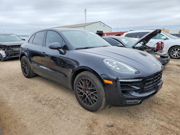 2017 PORSCHE MACAN — Passenger 3/4