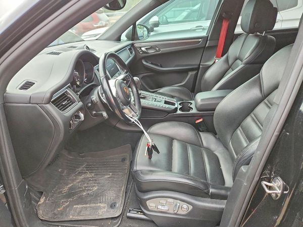 2017 PORSCHE MACAN — DENT