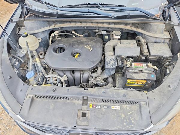 2019 HYUNDAI TUCSON SE — Engine bay