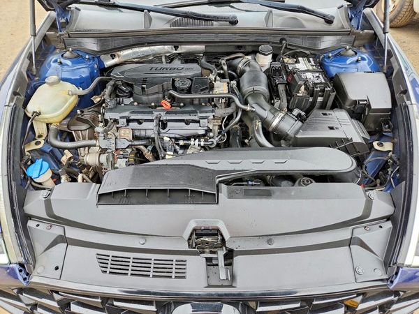 2020 HYUNDAI SONATA Limited — Engine bay