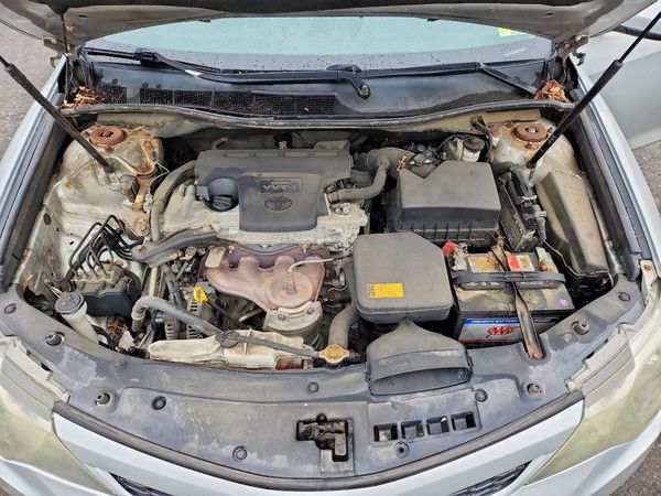 2012 TOYOTA CAMRY — Engine bay