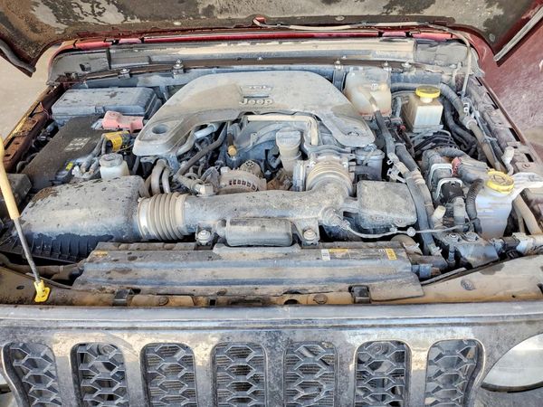 2021 JEEP GLADIATOR Sport — Engine bay