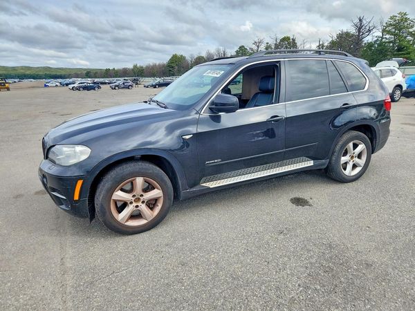 2013 BMW X5 xDrive50i — Front 3/4