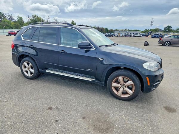 2013 BMW X5 xDrive50i — Passenger 3/4